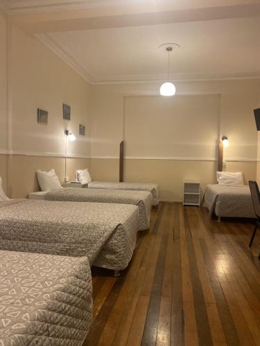 5 twin beds