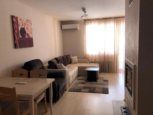 Apartment with Mountain View image 3
