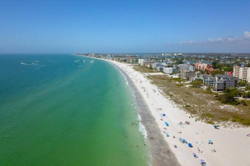 402 - Sandy Shores - image 12