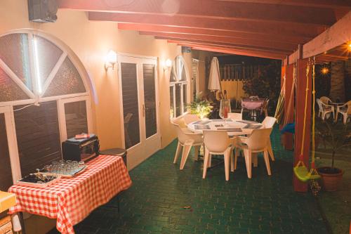 Queen Room image 8