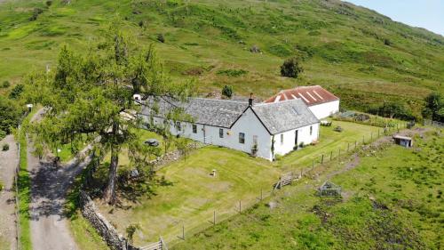 Garrison Of Inversnaid Farm with Hot Tub