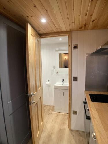 The Ashmere Tiny House in Колдінгхем