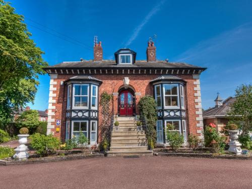 Brooklands Lodge - Bed & Breakfast