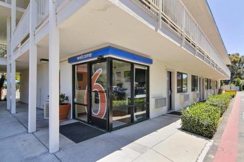 Entrance, Motel 6-Goleta, CA - Santa Barbara in Goleta (CA)