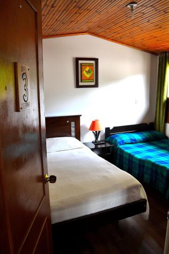 1 double bed, 1 twin bed