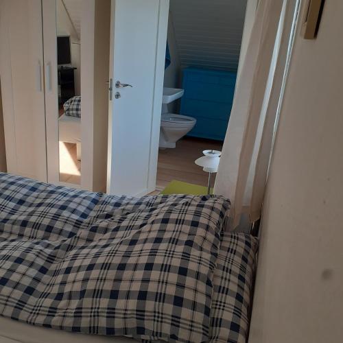 1 queen bed, 1 twin bed