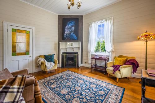 Pet-Friendly Blue Mountains Cottage with Indoor Fireplace