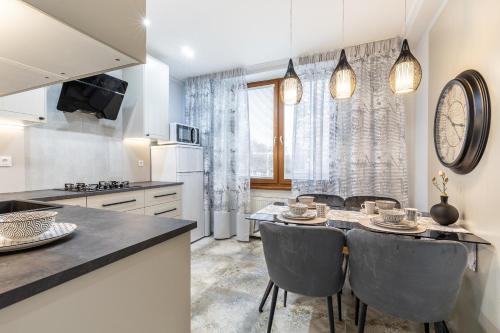 2 bedrooms, 5 beds