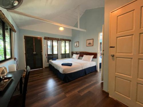 2 Bedrooms Chalet