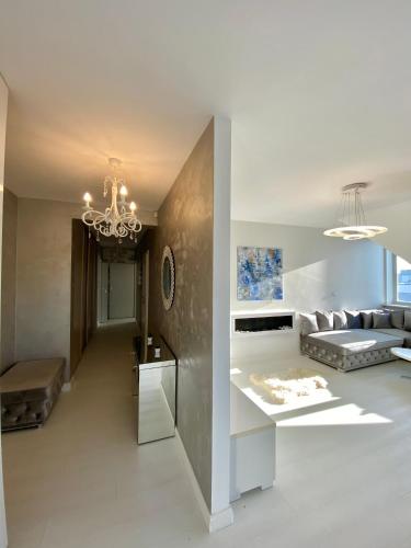Penthouse 2 Bedroom Designer Apartment