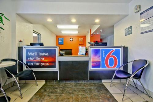 Lobby, Motel 6 Dania Beach, FL in Dania Beach