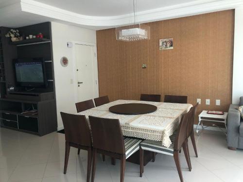 Apartamento 3 suítes próximo a praia