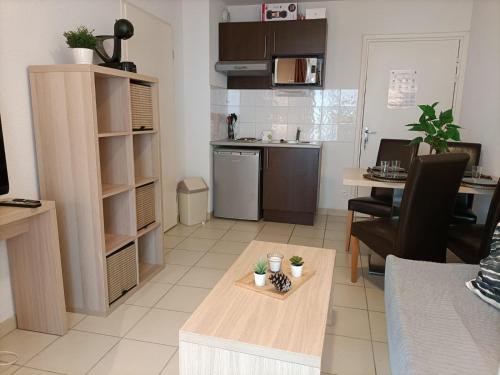 Résidence de la Source by Euclenima Room Type - Apartment with Balcony