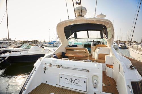 Y-Knot-Two Bedroom Luxury Motor Boat In Lymington