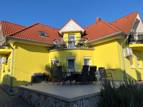 Csikos Apartman in Gyenesdias