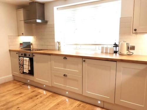 廚房, Folly Cottage & The Old Forge in 科恩