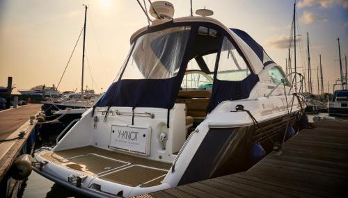 Y-Knot-Two Bedroom Luxury Motor Boat In Lymington - Hotel