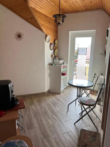 Csikos Apartman in Gyenesdias