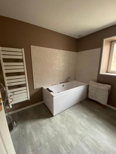 อ่างแช่น้ำร้อน, Gîte de la Chouette 70 (Gite de la Chouette 70) in อ็องเฌอ