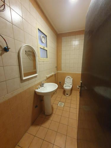Bathroom, العايضي للوحدات السكنية المفروشة - السويدي 2 near Al Osrah International Hospital
