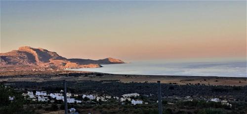 Villa Irene, Amazing views, Lindos 10 mins, Beach 4 mins