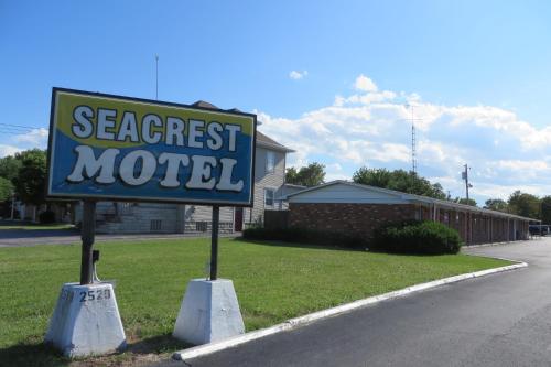 . Seacrest Motel