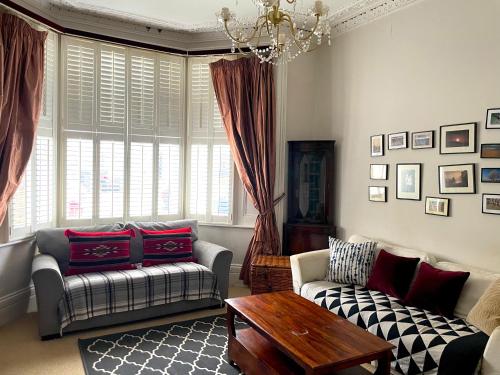 Pass the Keys Stylish Garden Apartment with Free Parking in Ealing