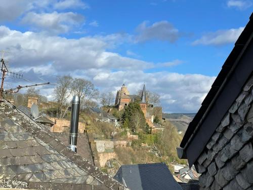 Uriges Ferienhaus in der Altstadt von Saarburg mit Sauna, Kinderspielecke, 1000Mbit Wlan, 1 Minute vom Wasserfall entfernt