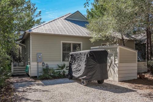 Beach Bungalow, 3 Min Walk to Beach, Golf Cart, 4 bikes, Wagon