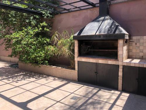 Casa Eusebio Blanco con patio parrilla y cochera en el centro de Mendoza - image 5