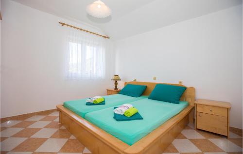 2 Bedroom Lovely Apartment In Barbat