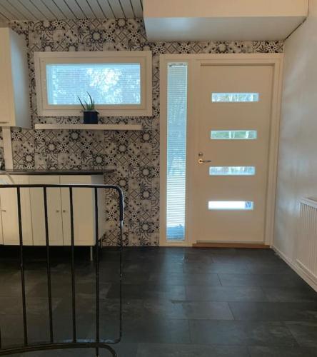 Omakotitalo rauhallisella sijainnilla lähellä keskustaa Maksuton pysäköinti ja puusauna (Omakotitalo rauhallisella sijainnilla lahella keskustaa Maksuton pysakointi ja puusauna) in 海門林納