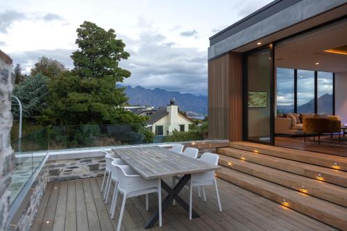 The Hill Residence - image 10