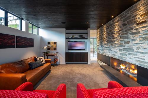 The Hill Residence - image 6