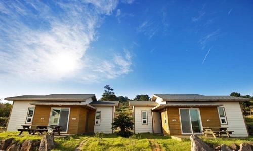 Jeju Seowoobong Pension — Hotel in Jeju