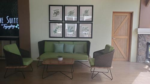 Cozy Condo at Pine Suites Tagaytay with WIFI Netflix & Pool