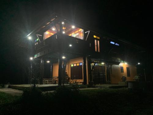 Exterior view, โฮมสเตย์บ้านนายสิงโตเขาคูหา in Rattaphum
