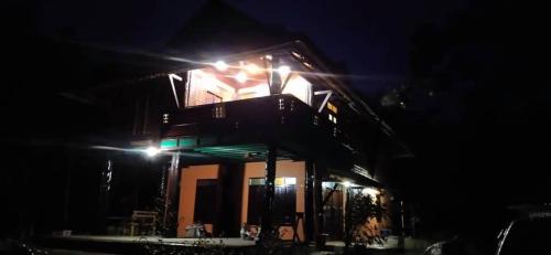 Exterior view, โฮมสเตย์บ้านนายสิงโตเขาคูหา in Rattaphum