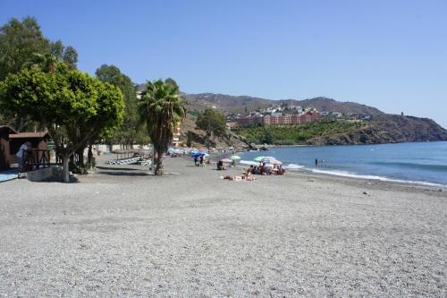  Pretty Seaside Cottage in Taramay
