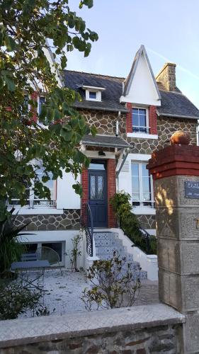 Villa Belle Epoque à deux pas de la plage gîte à louer La Cour