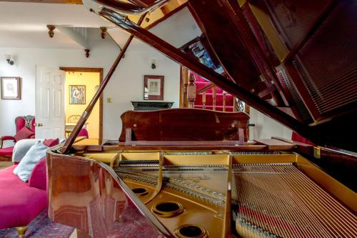 Stunning baptist chapel with concert piano, pets welcome in Higher Wambrook