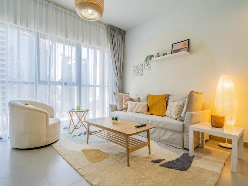 Charming Tropical Apartment Minutes To Dubai Mall, Дубай