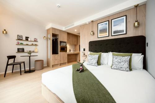 room detail thumbnail 0