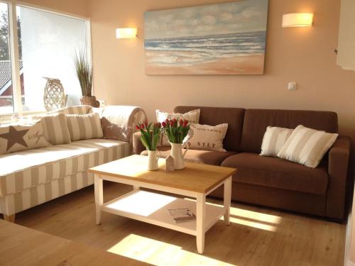 Schiff Ahoi 271m von Tinnum entfernt