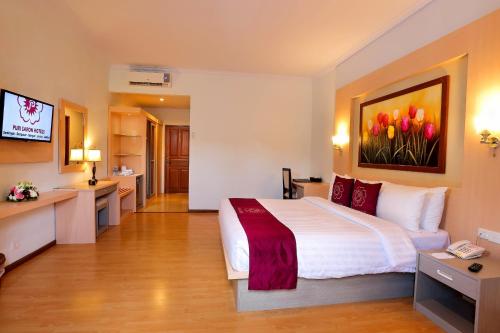 Super Deluxe Double Room image 7
