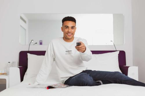 YOTEL Glasgow - image 2