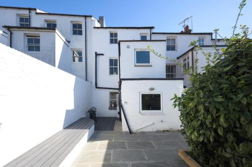 Three-Bedroom Townhouse image 8