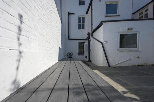 Three-Bedroom Townhouse image 5