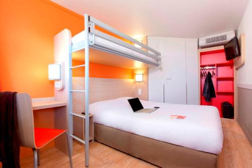 Triple Room (1 Double Bed + 1 Single Bed)