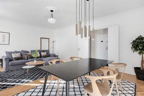 3-bedroom apartment close to Nyhavn and Queen's Palace Amalienborg - image 12